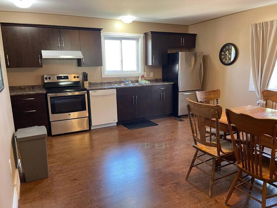 Cozy 2 Bedroom Home In Chatham - Left Side Exteriör bild